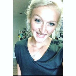 Meet your Posher, Claire